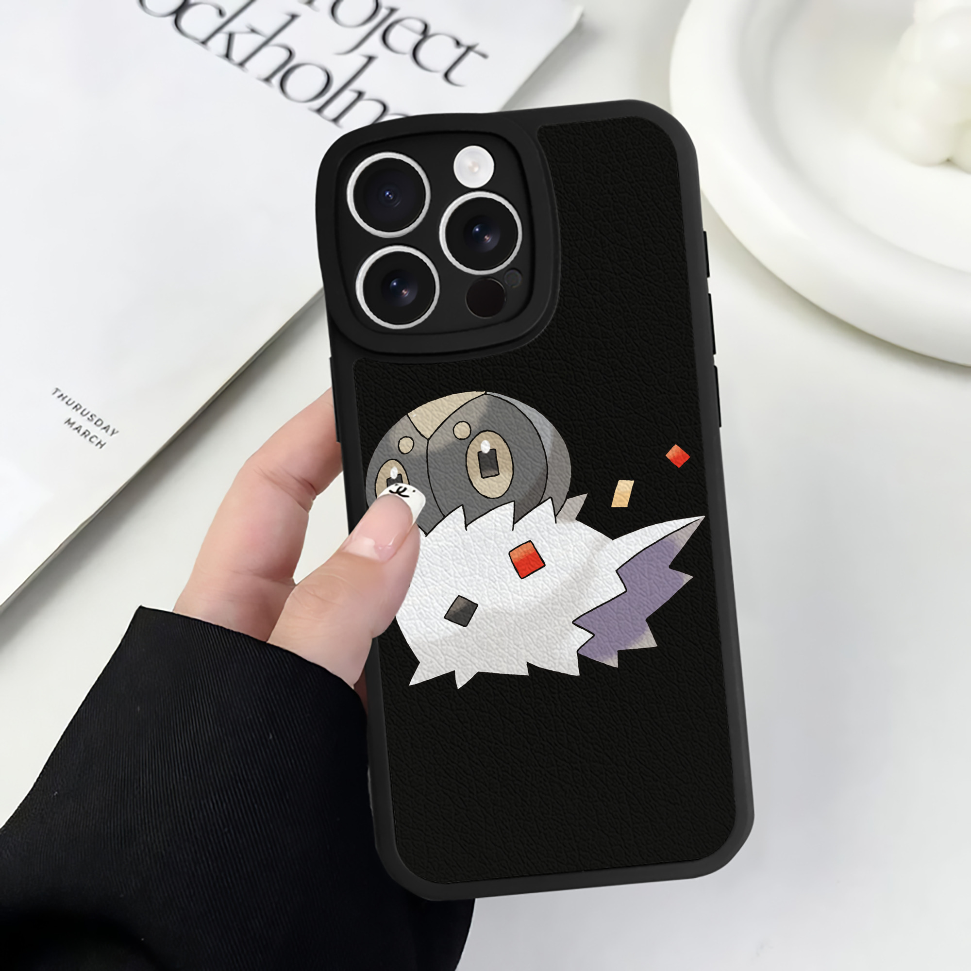 （画像用） ポケットモンスター Pokémon 【iPhone 16シリーズ対応】シリコンスマホケース（レザー調） 材質：シリコン